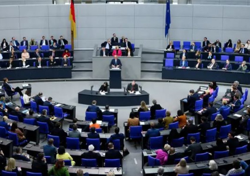 Bundestagu voton sot/ DW: Gjermania do të futet në borxhe të reja, po pse?