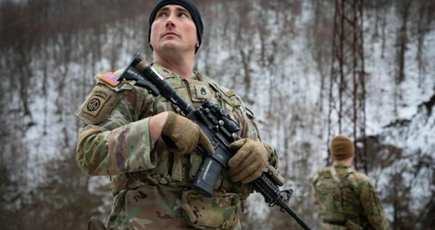 Ushtarët amerikanë të KFOR-it kryen patrullë rutinë në veri