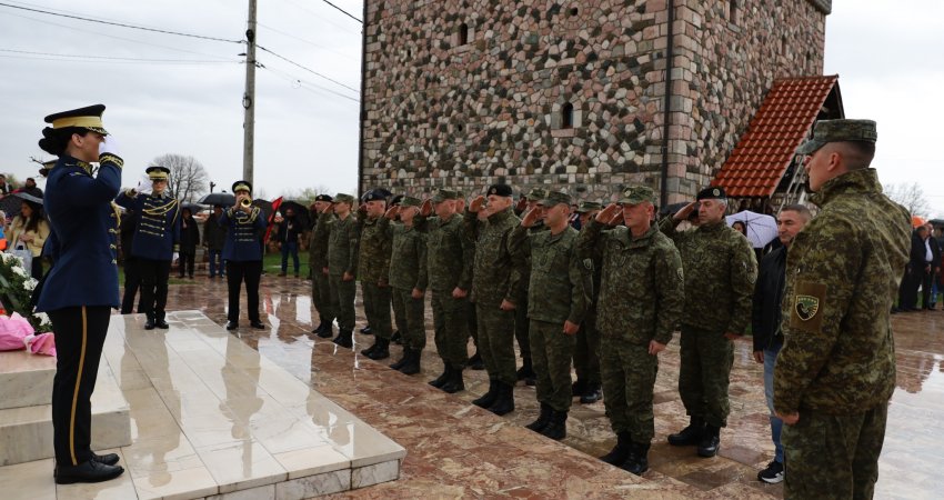 FSK bënë homazhe në Kompleksin memorial në Gllogjan