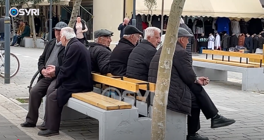SYRI TV/ Pensionistët fierakë të zhgënjyer për pensionet: Në 12 vjet nuk kemi pasur rritje