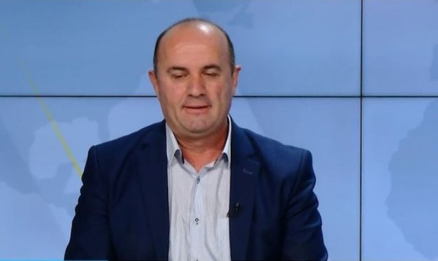 Shkolla e Drejtorëve: Kur certifikata prodhohet më shpejt se nevoja...