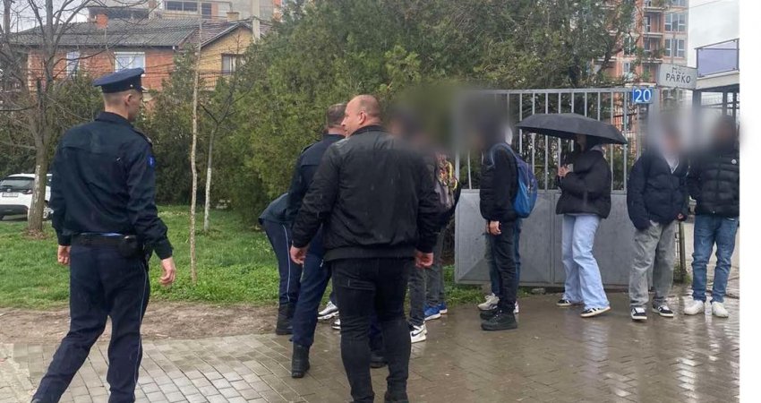 Ngjarjet tronditëse në Vushtrri, policia kontrollon tri shkolla