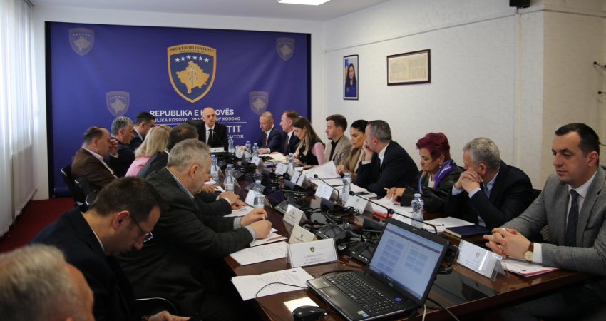 Kelmendi në takim me Kryeprokurorët kërkon efikasitet në trajtimin e kallëzimeve penale
