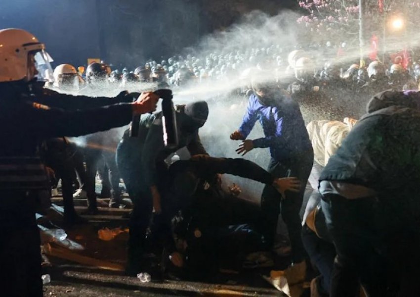 Analiza e REL: A do të triumfojë Erdogan midis protestave gjithëkombëtare për arrestimin e rivalit të tij