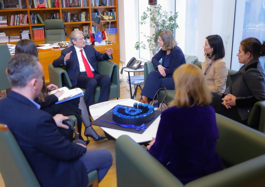 Berisha do marrë pjesë në një diskutim për reformën në drejtësi, takon eksperten ligjore nga Fondacioni Konrad Adenauer