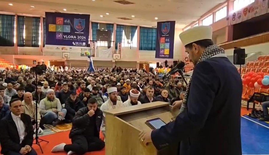 ‘Një mëngjes i mbushur me besim dhe paqe’, në Vlorë festohet Fiter Bajrimi