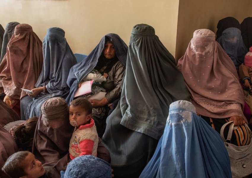 Afganistan/ Talebanët po shkatërrojnë ekonominë e vendit, duke mos lejuar gratë që të punojnë