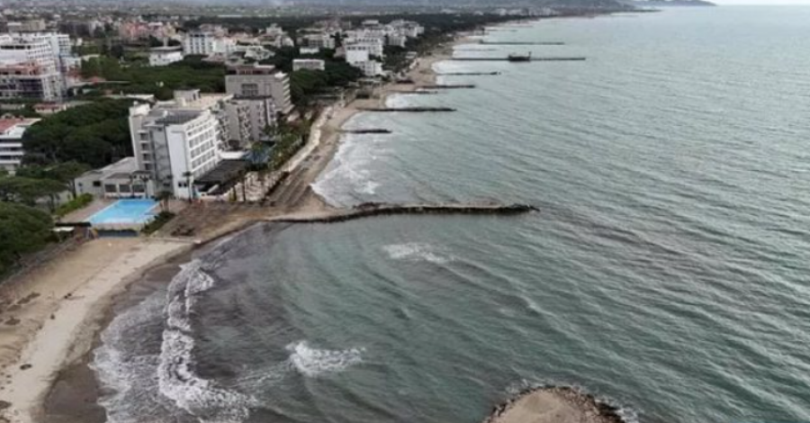 ‘Një ishull nuk është më’/ Media italiane: Bregdeti shqiptar nën kërcënim, erozioni dhe ndryshimet klimatike po zhdukin territorin