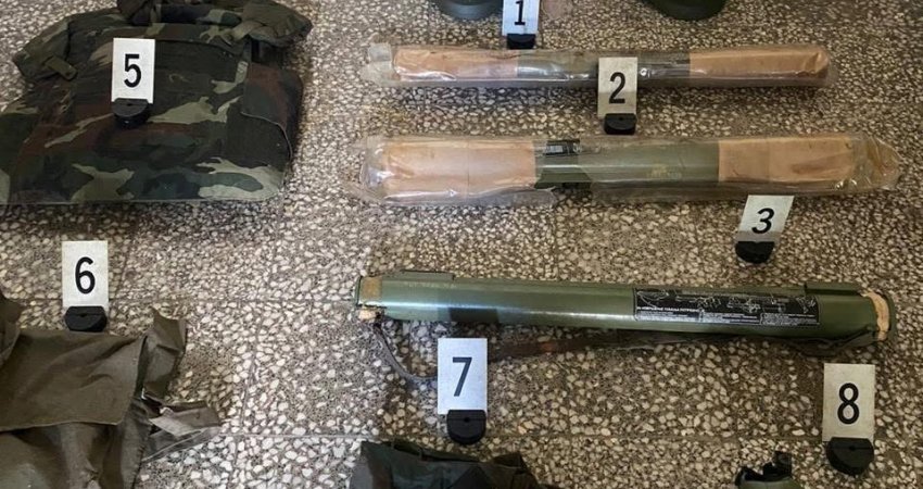 Zbulohet arsenal armësh në Kosovë – Sveçla: Terrorizmi i sponsorizuar nga Serbia nuk ka vend në Republikën tonë