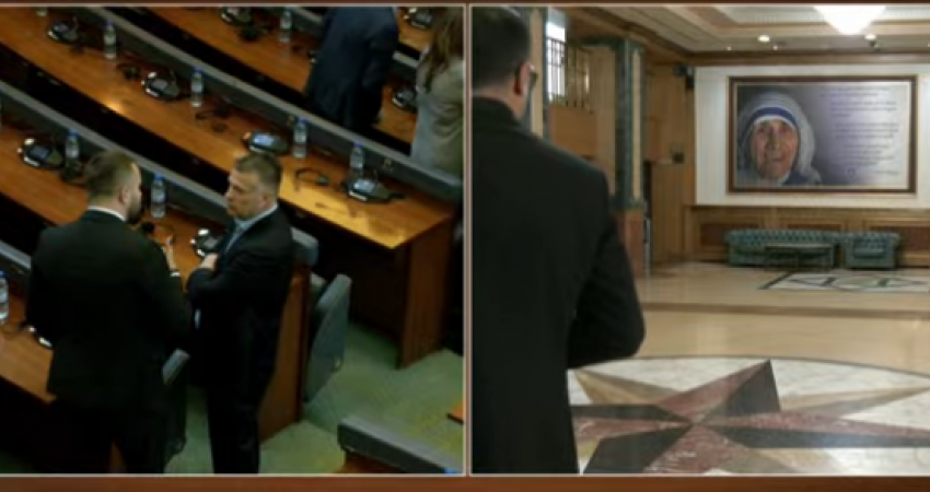 Deputetët nisin të hyjnë në sallën e Kuvendit