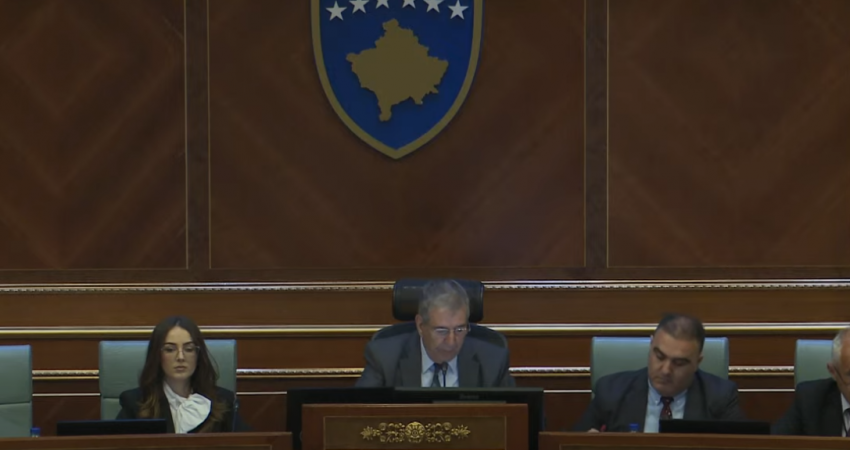 VV sërish dështon ta bëj votimin e fshehtë për zgjedhjen e Haxhiut, gjysma e deputetëve s’marrin pjesë në votim