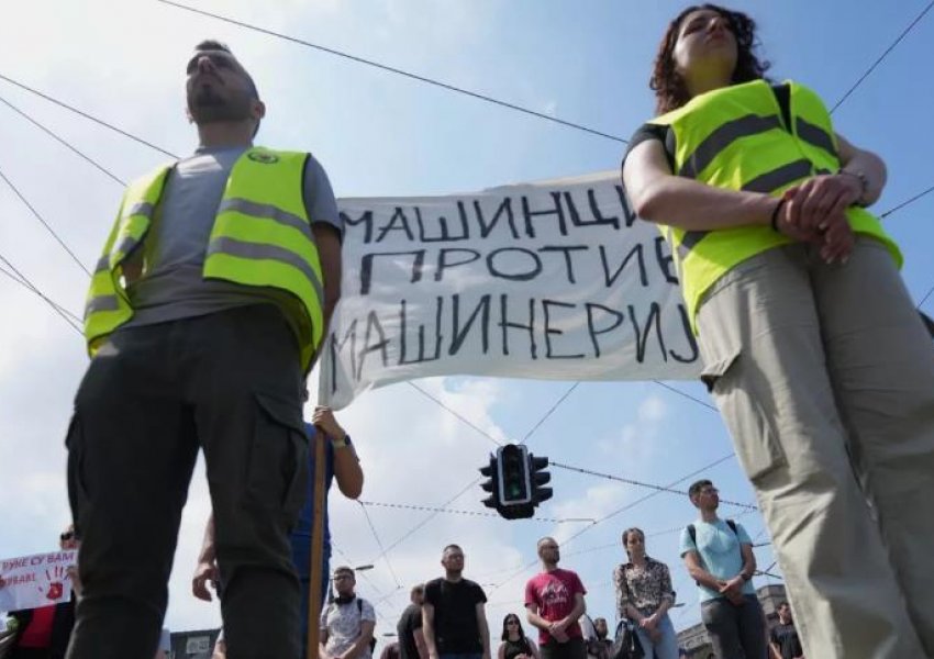 Lëvizja studentore në Serbi kërkon zgjedhje të parakohshme parlamentare, përplasjet politike intensifikohen