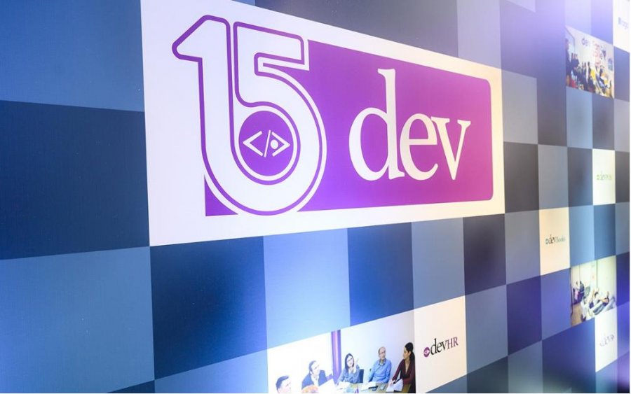 dev.al feston 15-vjetorin - një dekadë e gjysmë përkushtim ndaj inovacionit dhe korrektësisë