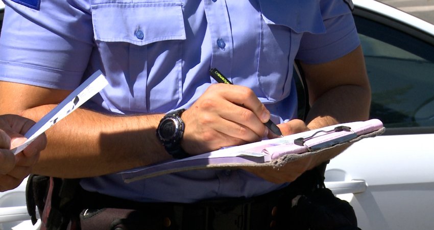 Policia e Kosovës shqipton mbi 2 mijë tiketa trafiku në 24 orë