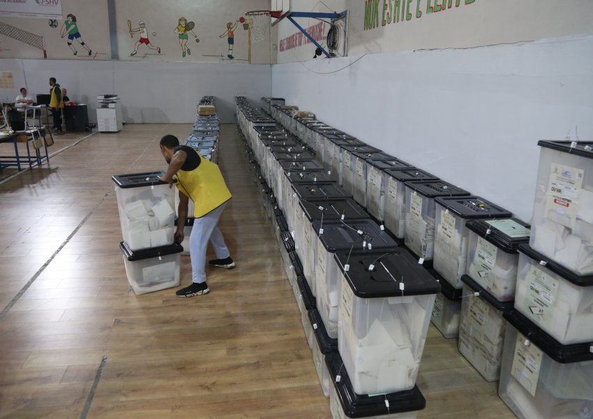 Në Tiranë numërohen votat e 560 kutive/ Ja si është renditja e votave për kryeqytetin