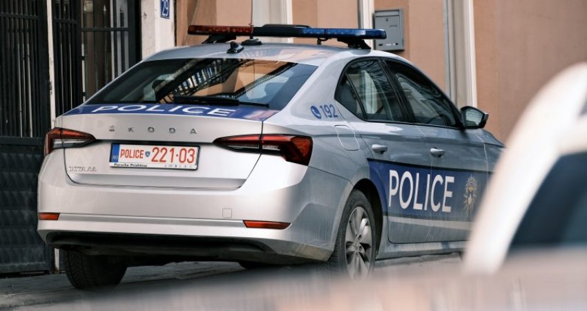 Kërcënoi dhe ofendoi gruan në Fushë Kosovë, i konfiskohet arma me 47 fishekë