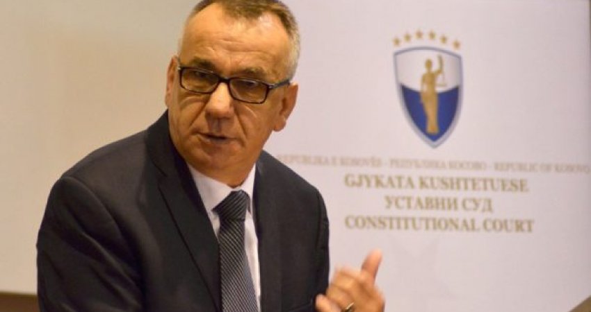 Hasani: Kushtetuesja mund t’i ndryshojë rrethanat, Presidentja s’ka rol e as s’e ka ruajtur pozitën si figurë mbi partitë