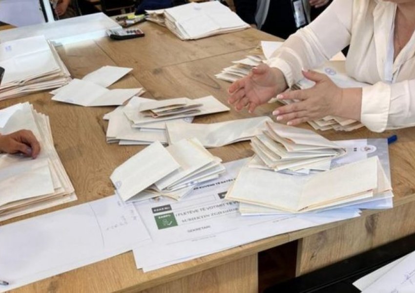U denoncua dje nga opozita/ Çfarë është fenomeni i njohur si 'treni bullgar' dhe si manipulohet vota prej tij?