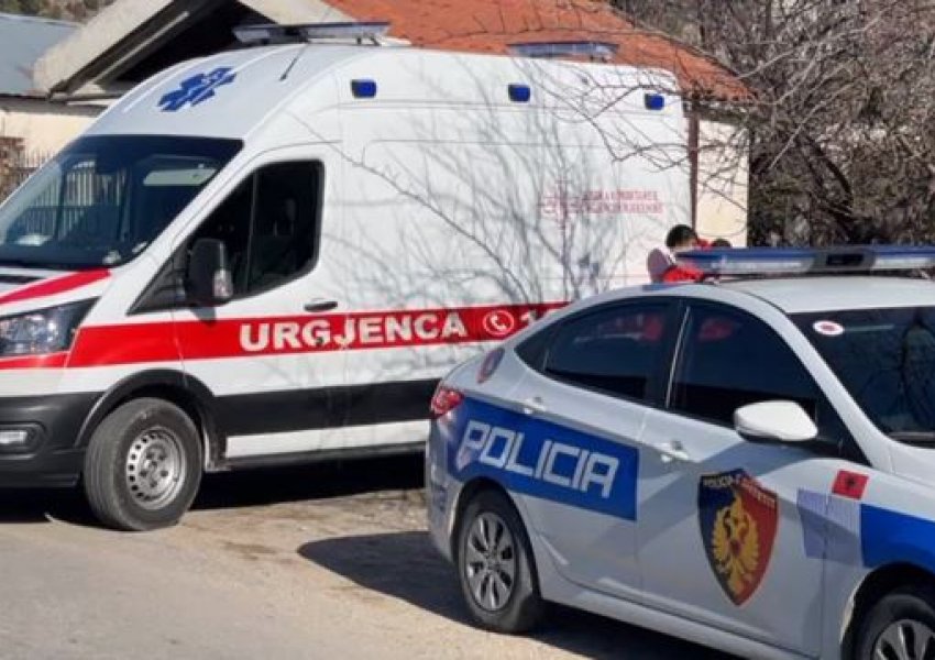 Përplaset GLE-ja dhe 3 automjete të tjera në Tiranë, pas aksidentit drejtuesit përleshen me leva
