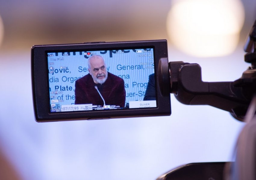 Faktori ndërkombëtar: Mungesa e medias së pavarur cenoi zgjedhjet, mbyllja e TikTok 'rrëzon' votimet