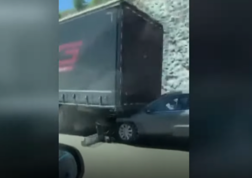 Aksidenti me vdekje në autostradën ‘Ibrahim Rugova’ në Kosovë, viktima nga Shqipëria