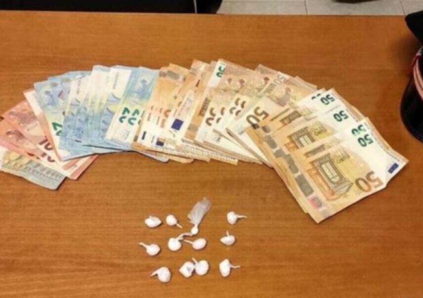 Vetëm 24 orë pasi gjyqtari e kishte liruar për akuzën e drogës, 28-vjeçari shqiptar kapet duke shitur kokainë!