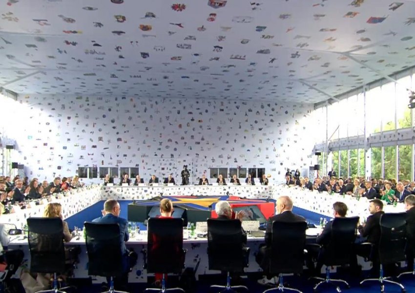 Tre tryezat e Samitit të Komitetit Politik Evropian