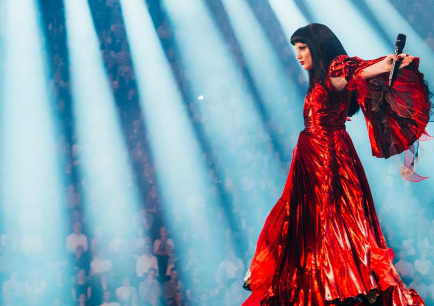 Eurovision 2025, DW artikull për 'Zjerm'! Beatriçe Gjergji rrëfehet: Nga emigrimi, tek përfshirja në muzikë, jeta ime ka qenë me ngjyra 