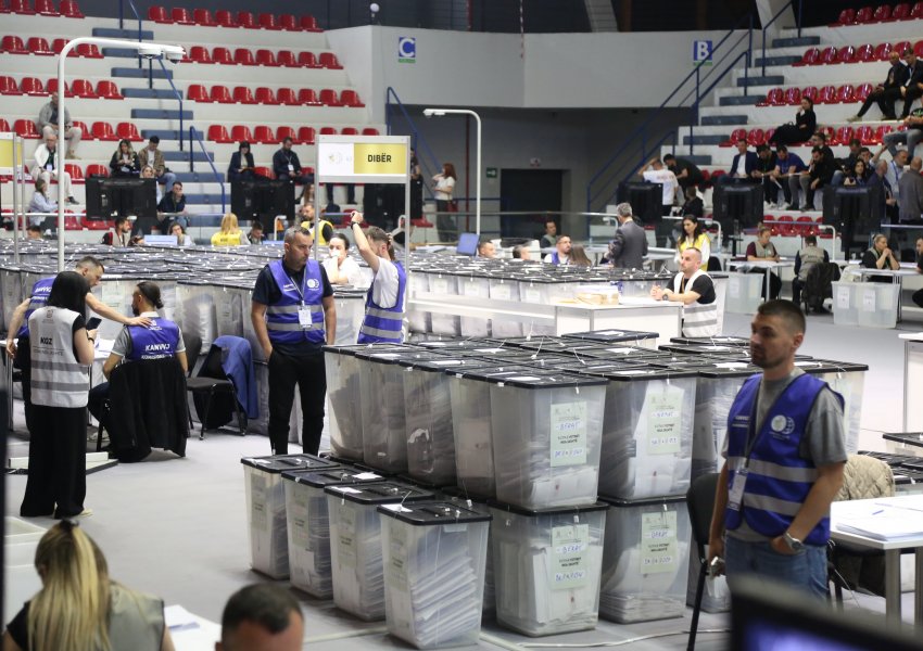 Reuters shkruan për arrestimet masive për falsifikimet me vota: Turp i rëndë për Kosovën që synon t’i bashkohet BE-së