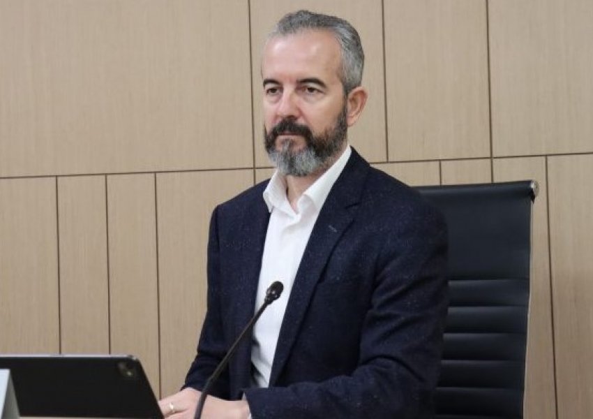 Vijon numërimi i votave të diasporës për kandidatët! Celibashi zbulon sa votues sollën zarfin jo me DHL