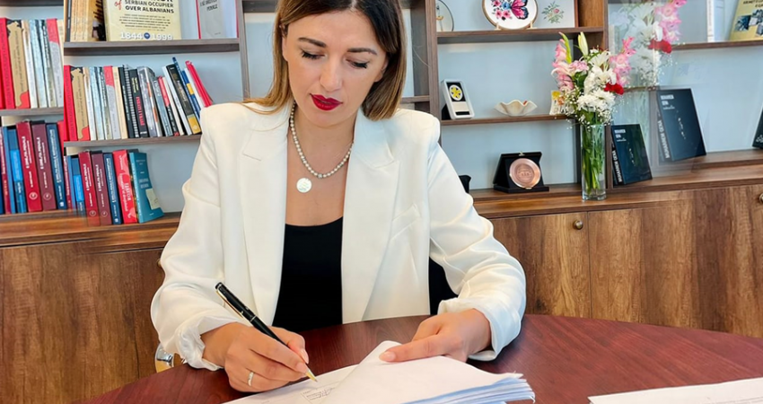 MD nënshkruan kontratën 1.5 milion euroshe me negocim për përfaqësimin e AKP’së dhe Kosovës në Arbitrazh
