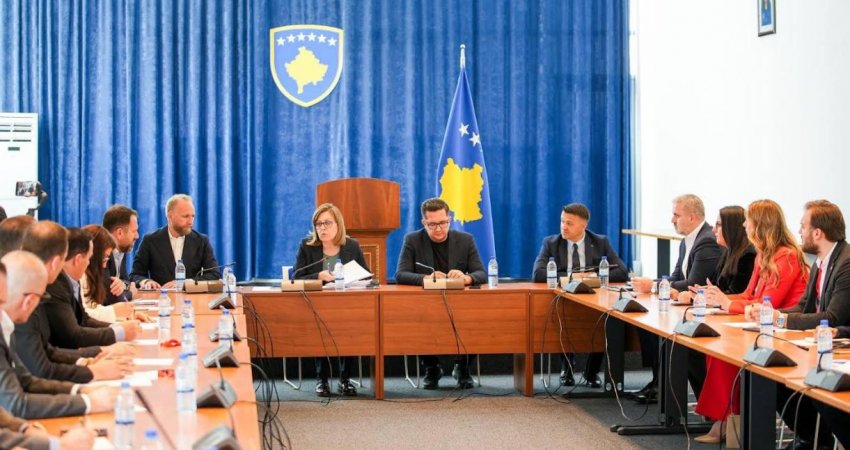 Pa ZRrE-në dhe AKK-në, LDK-ja mban takimin me deputetë dhe përfaqësues të bizneseve