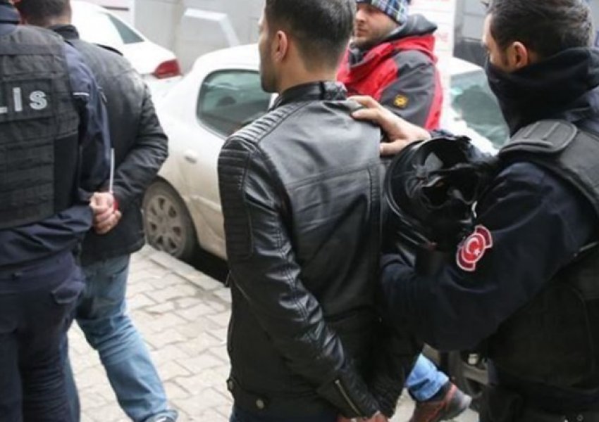 Turqia zhvillon operacion kundër ISIS-it në 47 provinca, 298 persona të arrestuar