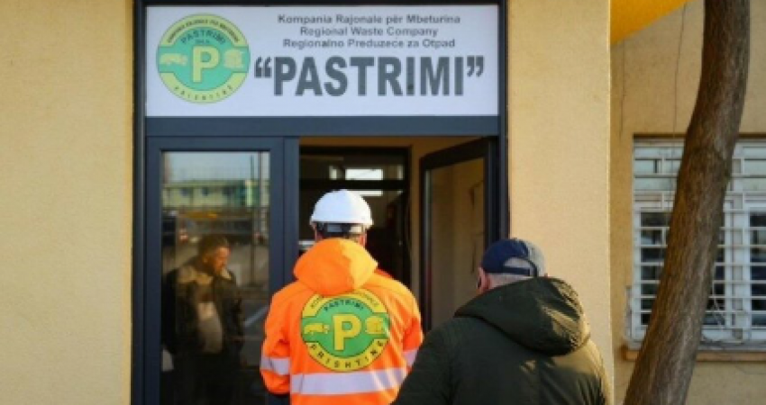 Komuna e Prishtinës thotë se punëtorët e “Pastrimit” po keqpërdorën politikisht, e quan të panevojshme grevën