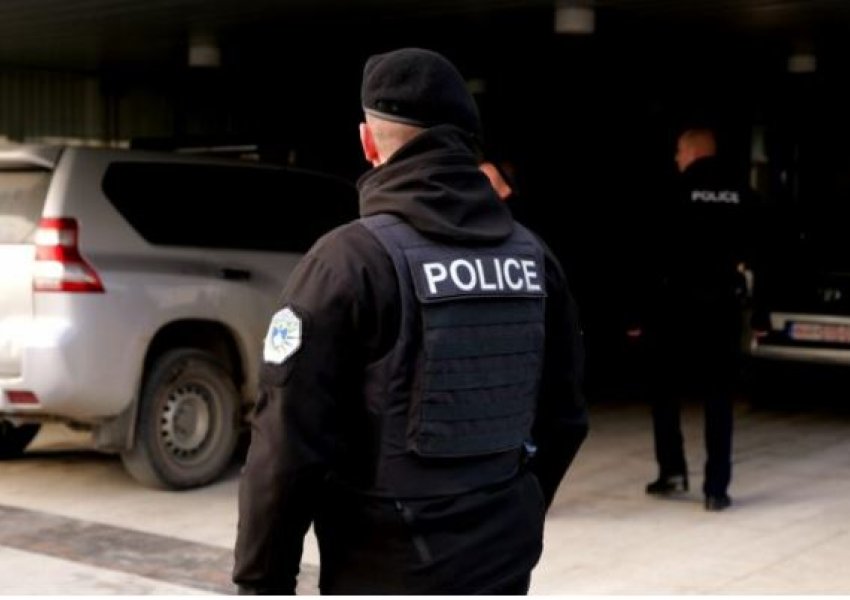 Kosovë/ Policia me aksion në orët e mëngjesit, dy të arrestuar për 'shpërndarje të propagandës dhe ideologjisë për organizata terroriste'