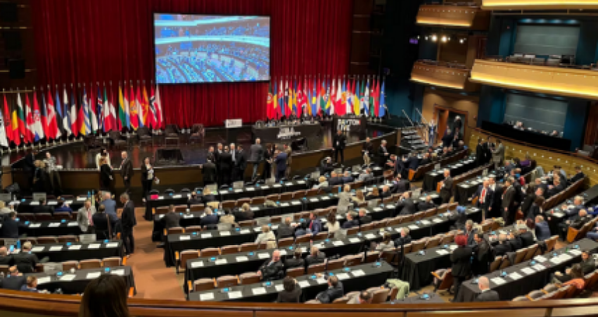AP e NATO’s në Dayton të SHBA, flamuri i Kosovës përkrah atyre të shteteve tjera