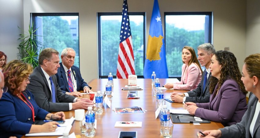 Presidentja Osmani në SHBA takon një delegacion të Kongresit amerikan, thekson rëndësinë e forcimit të raporteve