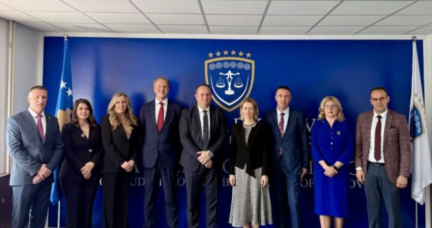 Kallas me Këshillin Gjyqësor të Kosovës bisedoi për prokurorët dhe gjyqtarët serbë të dorëhequr