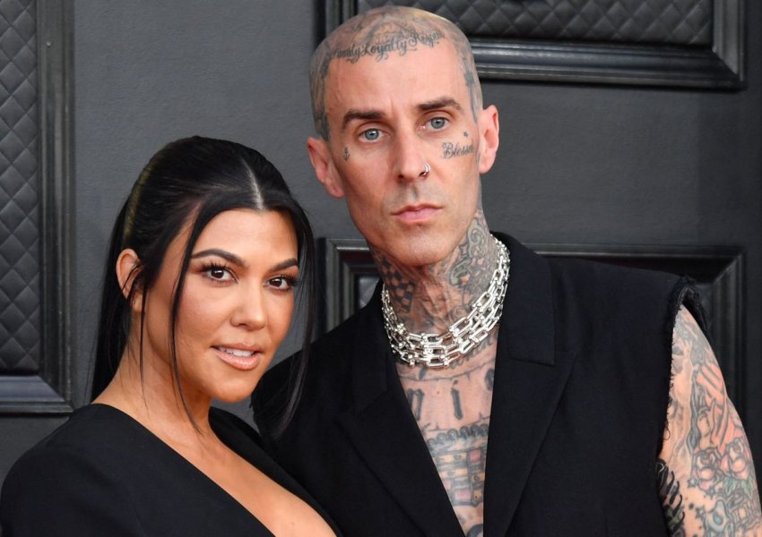 Kourtney Kardashian dhe Travis Barker festojnë përvjetorin e tyre të tretë