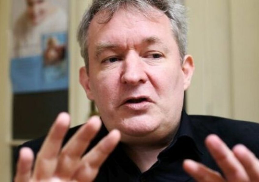 Gazetari Martens: Naive të besohet se shtetet e Ballkanit Perëndimor mund të anëtarësohen në BE deri më 2030!