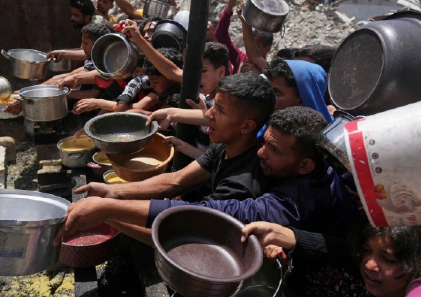 Gaza/ Të shtëna me armë në një qendër të shpërndarjes së ndihmave, ‘situata del jashtë kontrollit’