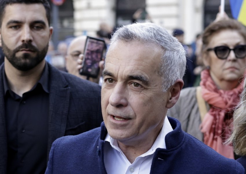 Zgjedhjet presidenciale në Rumani, kandidati i ekstremit të djathtë tërhiqet nga politika pasi pasardhësi i tij humbi garën 