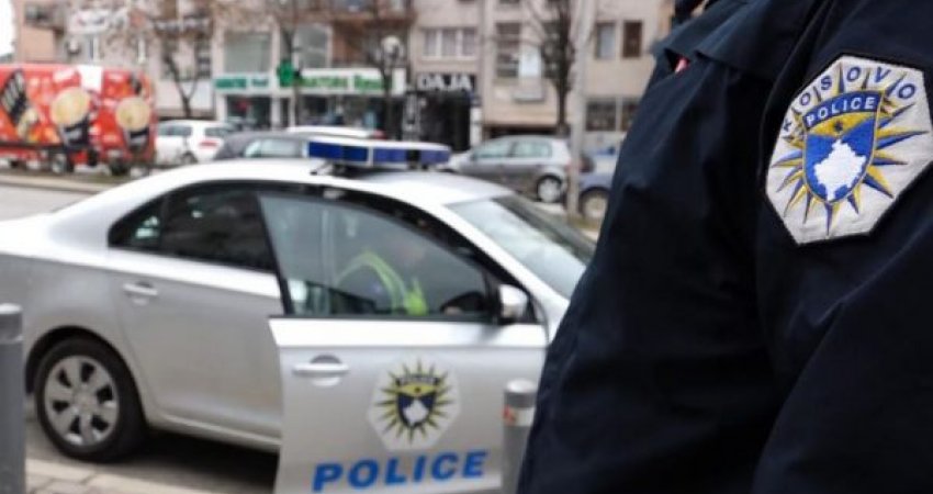 AK-47, drogë dhe pajisje elektronike të konfiskuara nga bastisjet në Prishtinë