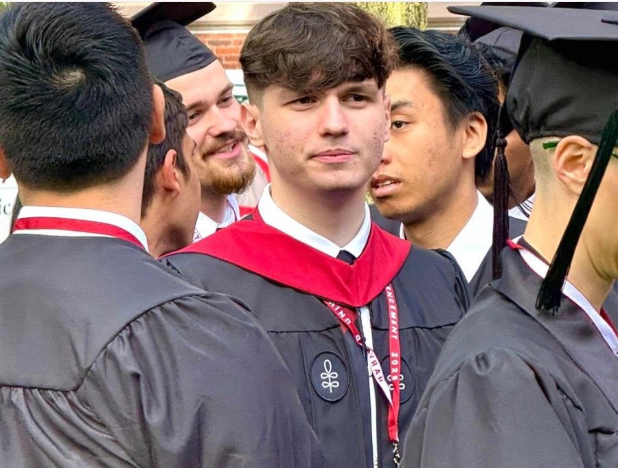 Steve, shqiptari i diplomuar sot në Harvard