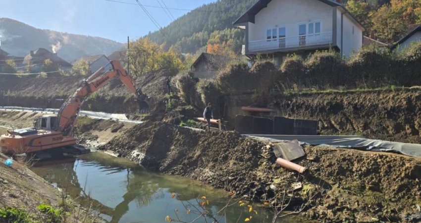 “Nuk ka dorë njerëzore që ka shkaktuar dëmin” – Mujka për përmbytjet në vendpunishten e urës në Mitrovicë