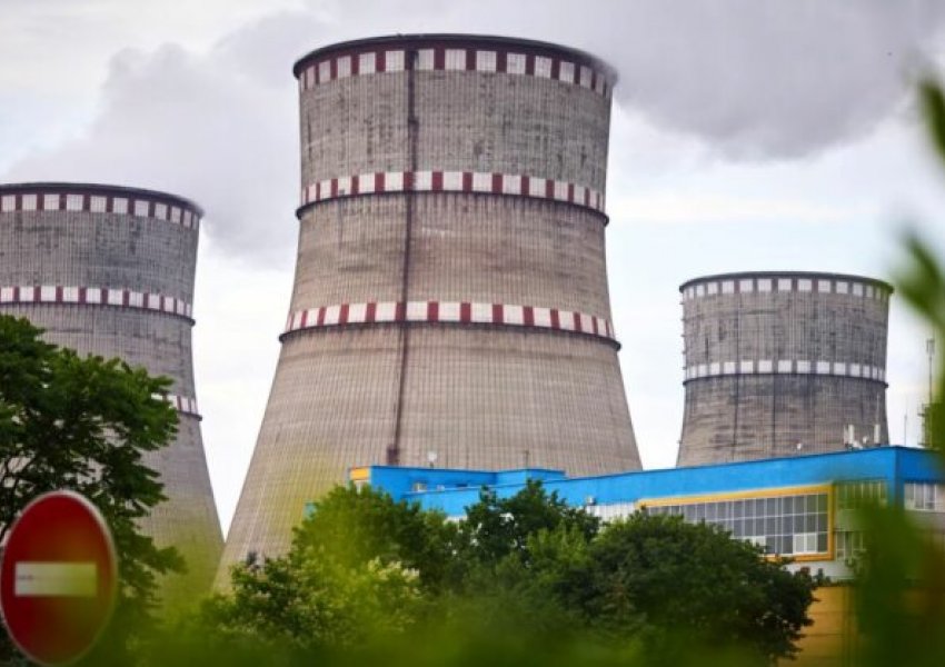 Sulmet ndaj nënstacioneve elektrike, Kievi akuzon Rusinë për 'terrorizëm bërthamor'