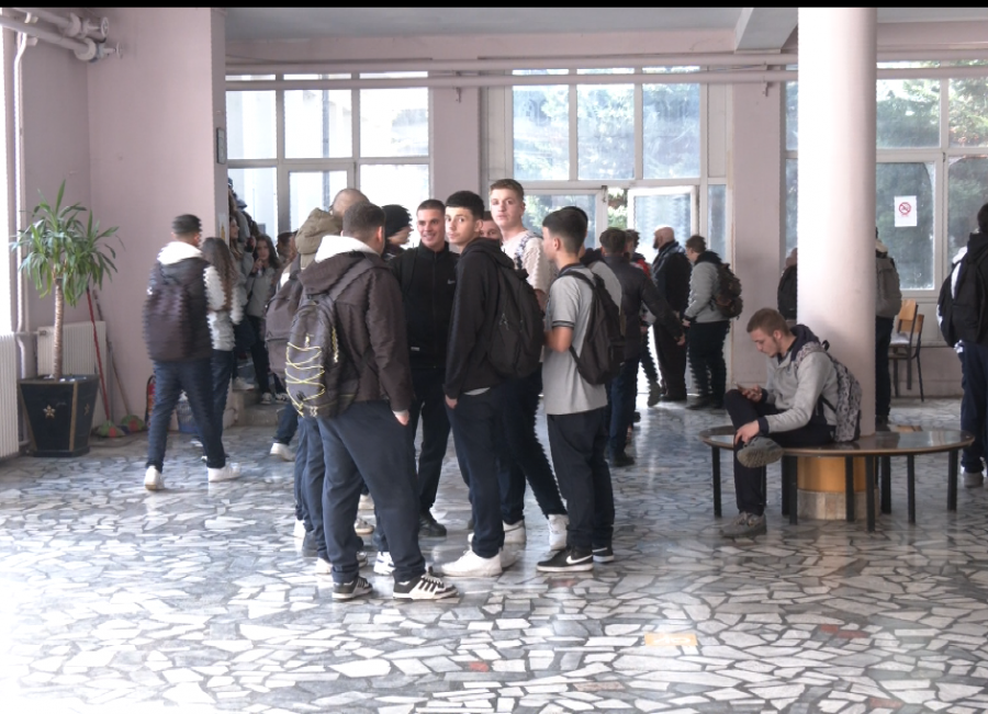 Nga Kukësi në Prizren çdo ditë: Sfida e nxënësve që kërkojnë arsim dhe punë