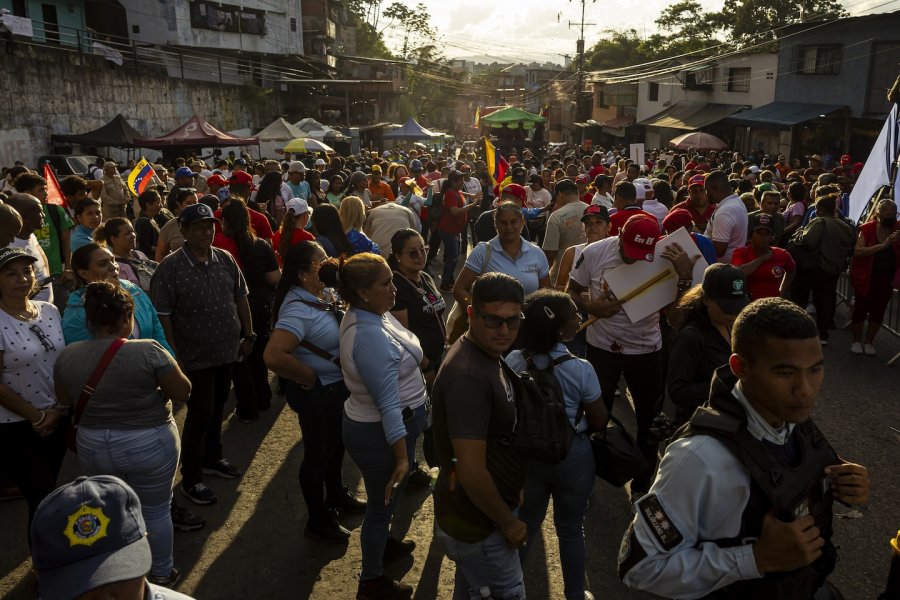 Maduro përgatitet për një sulm amerikan: Venezuelianët shqetësohen më shumë për ushqimin