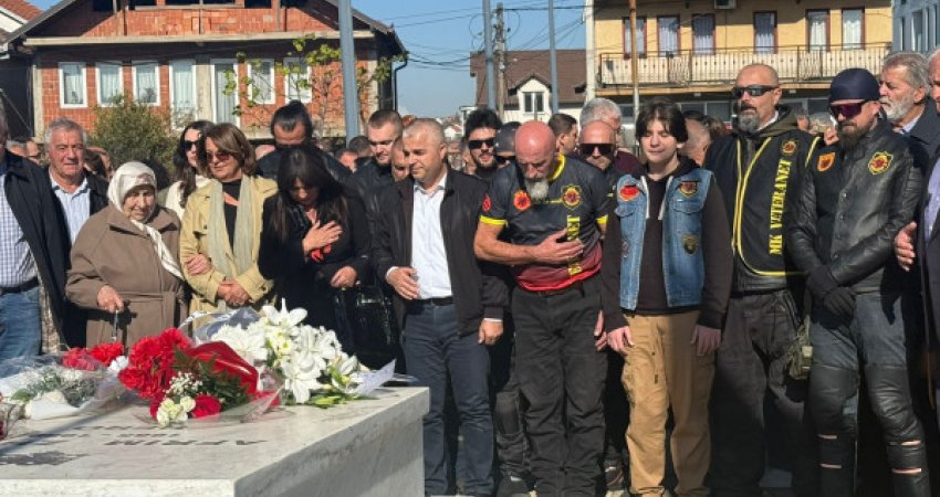 Rezistuan 6 orë ndaj forcave serbe, familjarët përkujtojnë heronjtë Afrim Zhitia e Fahri Fazliu