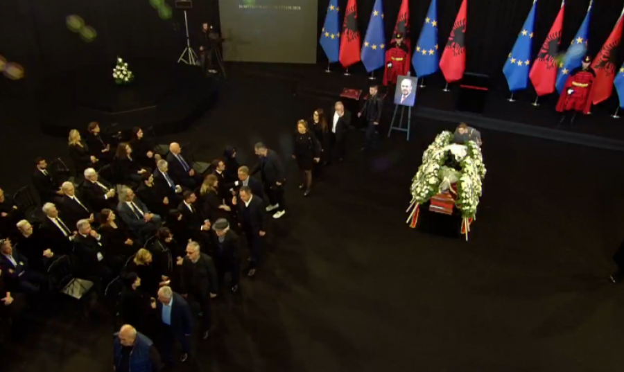 Vdekja e Fatos Nanos, dy nëntori ditë zie/ Nisin homazhet në Pallatin e Kongreseve